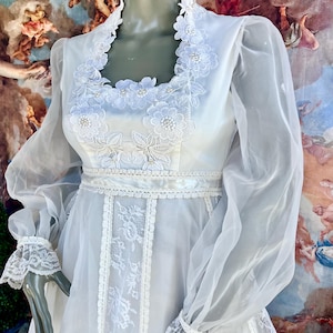 romeo juliet lace dress Cream Lace Dress by Romeo & Juliet Couture Size L