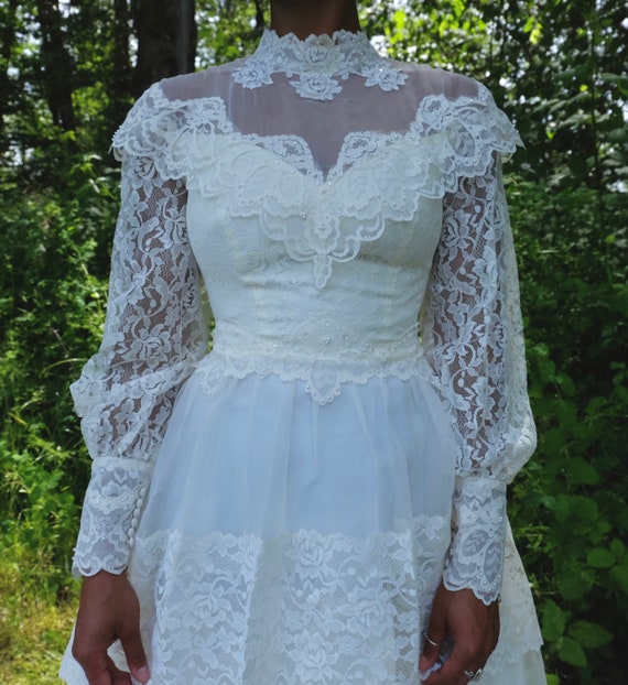 Union Made High Collared Vintage Wedding Dress - image 3