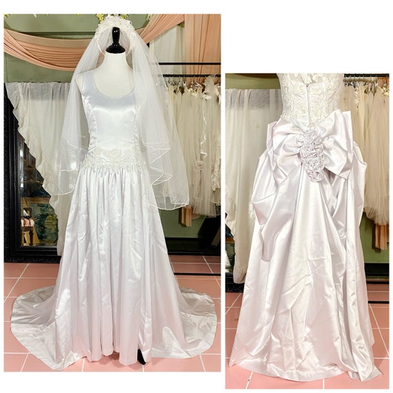 1997 Sleeveless White Wedding Dress With Bustle & Veil