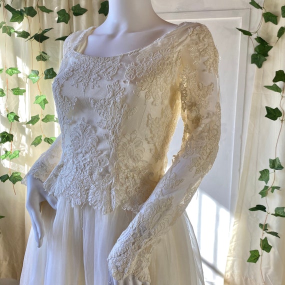 1950s Wedding Dress With Lace Bodice & Short Tull… - image 5