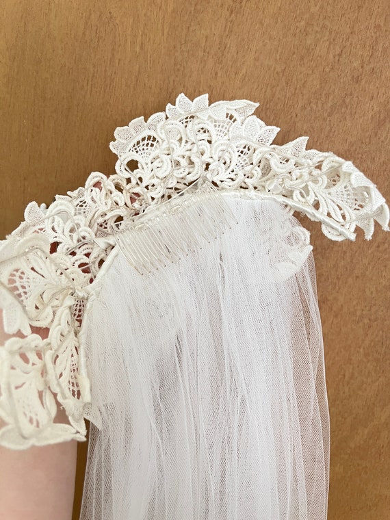 Vintage fingertip length veil with floral lace cr… - image 5