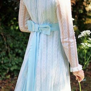 1970&#39;s vintage blue modest wedding dress with lace details