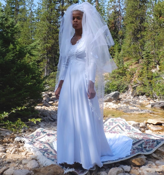 Vintage Wedding Dress and Veil Matching Set