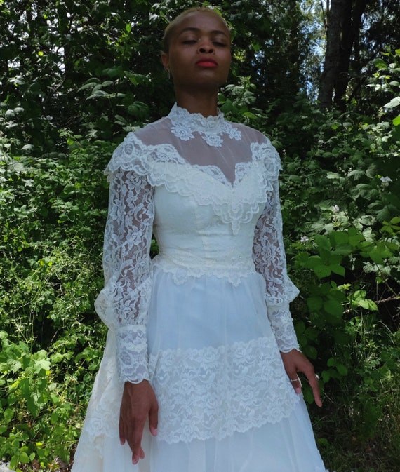 Union Made High Collared Vintage Wedding Dress - image 1