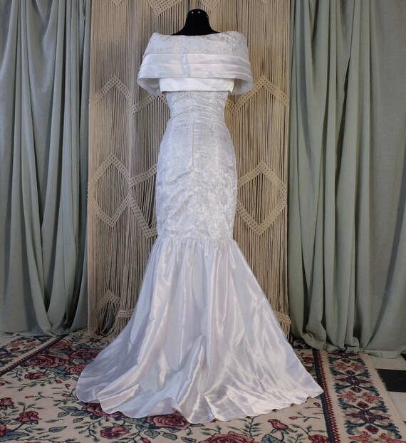 Vintage wedding dress with Matching Shawl - image 9