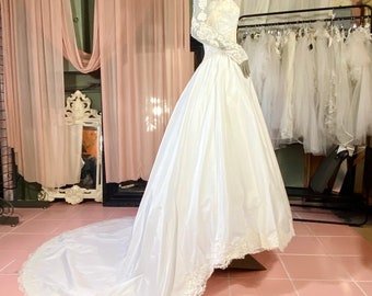 Ivory Taffeta & Lace Long-sleeved Wedding Dress With Matching Veil