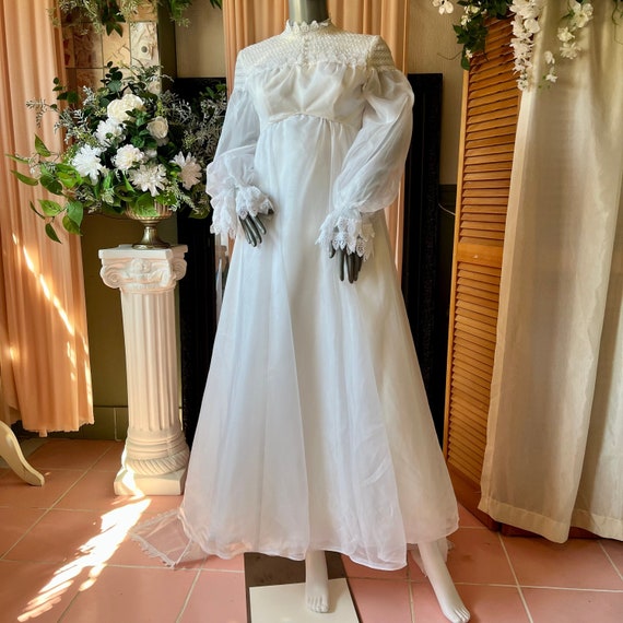 1972 Emma Domb Long-sleeved Organza Wedding Gown With Detachable Train