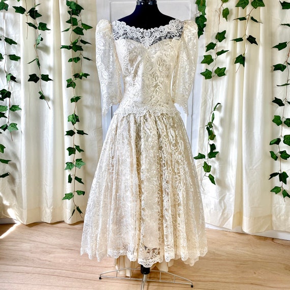 All Lace Creamy Dress With Full Skirt (1980s)