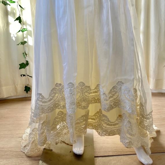 1950s Wedding Dress With Lace Bodice & Short Tull… - image 8