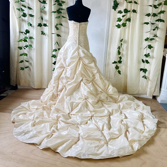 Taffeta Cream Strapless Wedding Gown With Pick-up… - image 6
