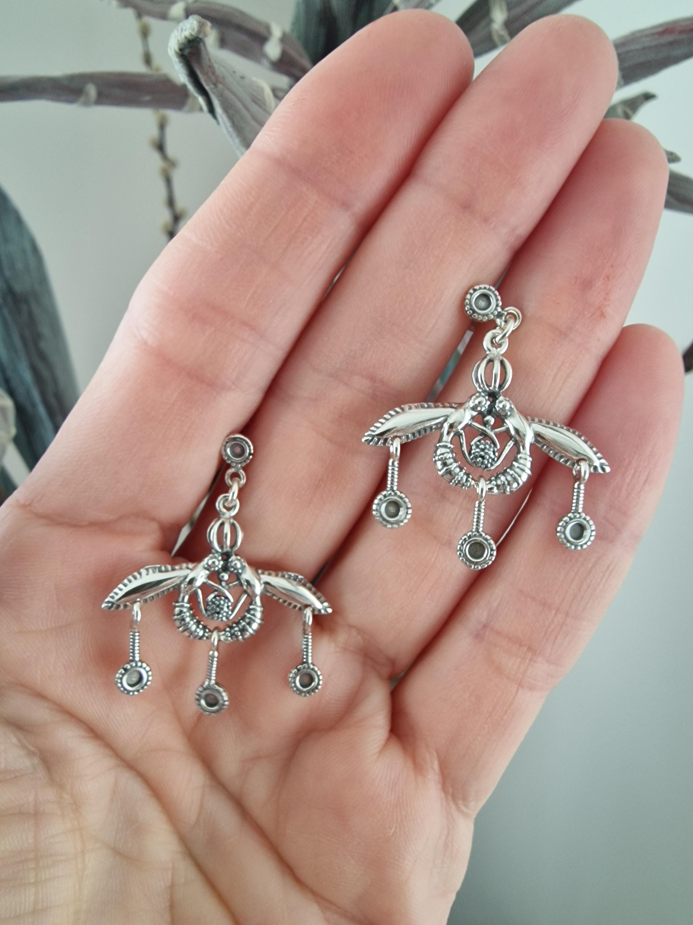 Orecchini in argento sterling con meandro e api minoiche - Simbolo di eternità e abbondanza - n. 6448 - Italia