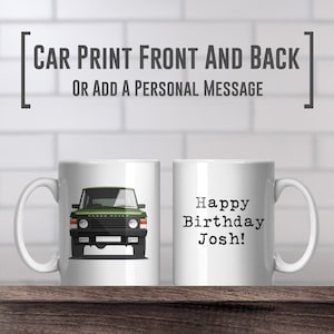 Puede incluir: Dos tazas de cerámica blanca. Una taza presenta una ilustración de un Range Rover verde. La otra taza tiene el texto "Happy Birthday Josh!" impreso en ella.