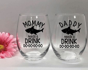 Custom Wine Glass Daddy Shark Mommy Shark Wine Glasses Mommy Shark Wine Glass Daddy Shark Gift for Mom and Dad Wine Gifts Couples Gifts