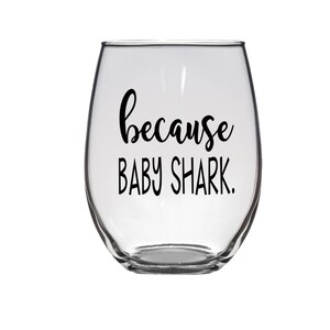 Because Baby Shark Wine Glass Mommy Funny Glass Mom Christmas Gift Mom Wine Glasses Mom Wine Cup Funny Mom Gifts Gift for Mom Adult Humor bild 2