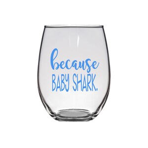 Because Baby Shark Wine Glass Mommy Funny Glass Mom Christmas Gift Mom Wine Glasses Mom Wine Cup Funny Mom Gifts Gift for Mom Adult Humor bild 6
