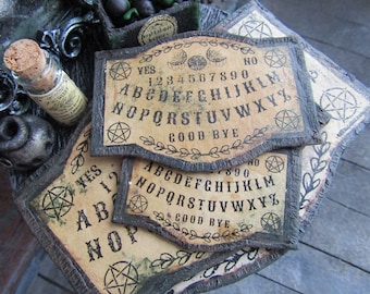 Witch miniatures Miniature Ouija Board with 1/6 - 1/12 scale Planchette Handmade Dollhouse Halloween Accessory Haunted item