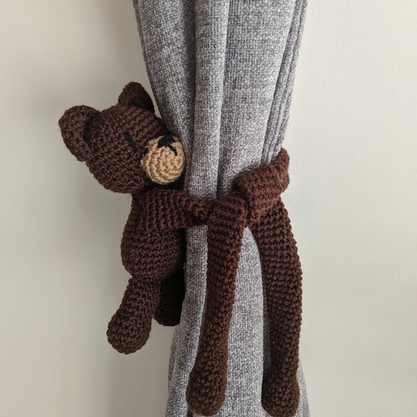 Modèle de cravate de rideau ours en peluche au crochet