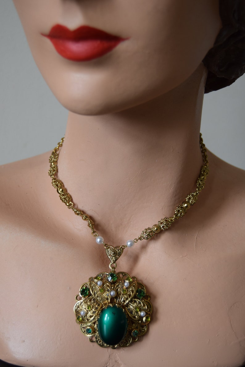 Germany emerald green cabochon necklace /& earring set Gorgeous W