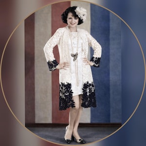 Belle veste longue de mariée Art déco en dentelle blanche et bleu marine de mariage, clapet des années 1920, plumeau 12 US 8