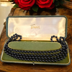 Art Deco 1920&#39;s flapper  black shell pearl string Of pearls 1.5 meters long necklace opera length