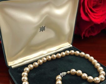 Vintage 1920's simulated single strand large pearl necklace with ornate silver toned clasp with crystals