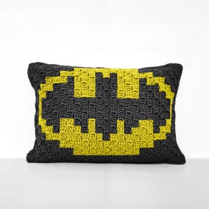 Coussin chauve-souris C2C, motif au crochet PDF - Housse de coussin super-héros - 22 × 30 cm, 25 × 35 cm, 35 × 50 cm - Housse de coussin noir et jaune