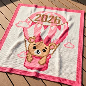 Nato nel 2026 - Modello all'uncinetto Teddy Bear SC - Filato di peso Aran - Dimensioni 30" x 33" / 75 cm x 80 cm - Intarsio all'uncinetto Graphgan