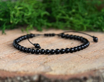 Minimalist Black Onyx Macramé Bracelet: Boho Gemstone Jewelry