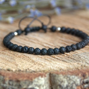 Lavasteenarmband voor dames en heren, 4 mm minimalistisch zwart accessoire, verstelbare boho-chique sieraden, roestvrij staal, strandzomerarmband