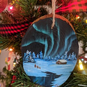 Individuell bemalter Weihnachtsbaumschmuck