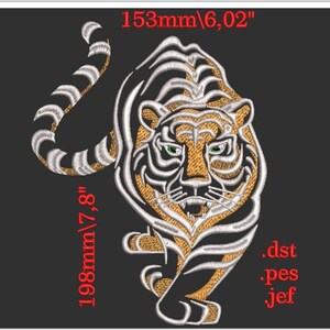 May include: A white and gold embroidered design of a tiger on a black background. The design is 6.02 inches wide and 7.8 inches tall. The image includes the text ".dst .pes jef".
