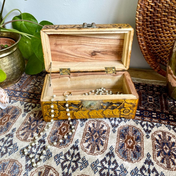 Beautifully Carved Wooden Trinket Box with Brass … - image 4