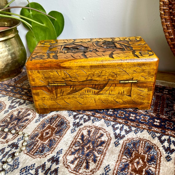 Beautifully Carved Wooden Trinket Box with Brass … - image 8