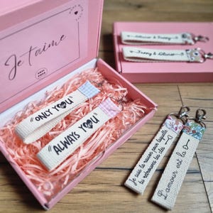 Coffret Duo de portes clés avec inscription personnalisée, cadeau unique, petit cadeau saint valentin ou maitresse ou anniversaire