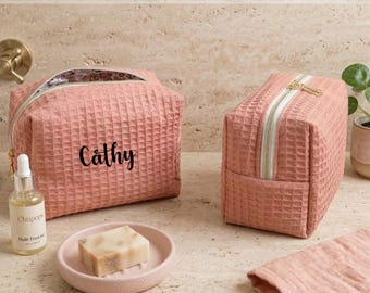 Personalized honeycomb makeup bag - Toiletry bag with name - Handmade gift for women - Chtipops Creations