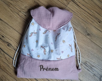 Sac à dos pochon personnalisé pour enfant, bébé avec prénom motif licorne rose et double gaze de coton