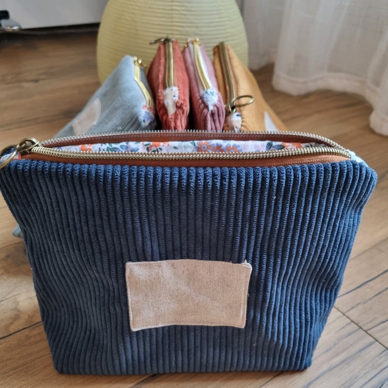 Trousse en velours côtelé personnalisée avec inscription 3 tailles disponibles Bleu foncé