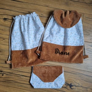 Sac à dos pochon enfant personnalisé avec prénom, motif fleurs bleues et velours côtelé marron, pour enfant, bébé, école, nounou, crèche