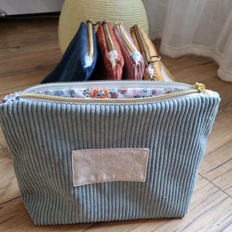 Trousse en velours côtelé personnalisée avec inscription 3 tailles disponibles bleu clair