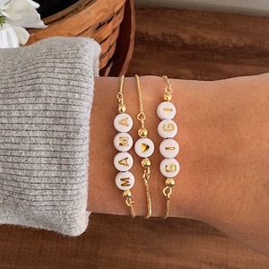 Braccialetto scorrevole in oro personalizzato • Regalo personalizzato per la festa della mamma • Braccialetto regolabile con catena in scatola • Delicate perline riempite d'oro • Zirconia cubica