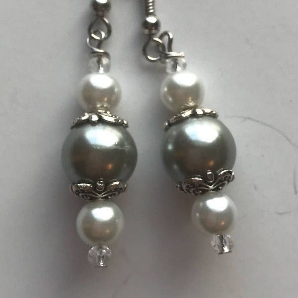 White and Silver Drop Earrings, White Silver Beaded Drop Earrings, Silver White Earrings, White Silver Earrings, Beaded earrings silver