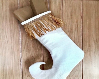 Medias de elfo navideñas acolchadas forradas hechas a mano estilo boho con flecos de rafia