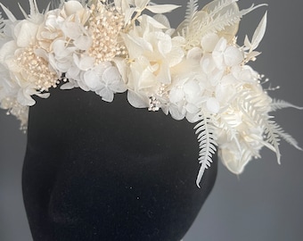 Corona de flores secas y preservadas