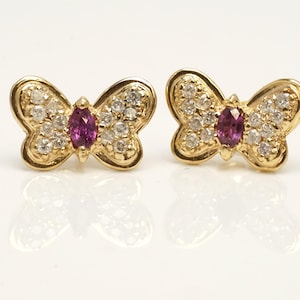 Aretes tipo mariposa de oro amarillo de 14 quilates con rubí y diamantes de 1/5 ct (CAT E 25-32601)