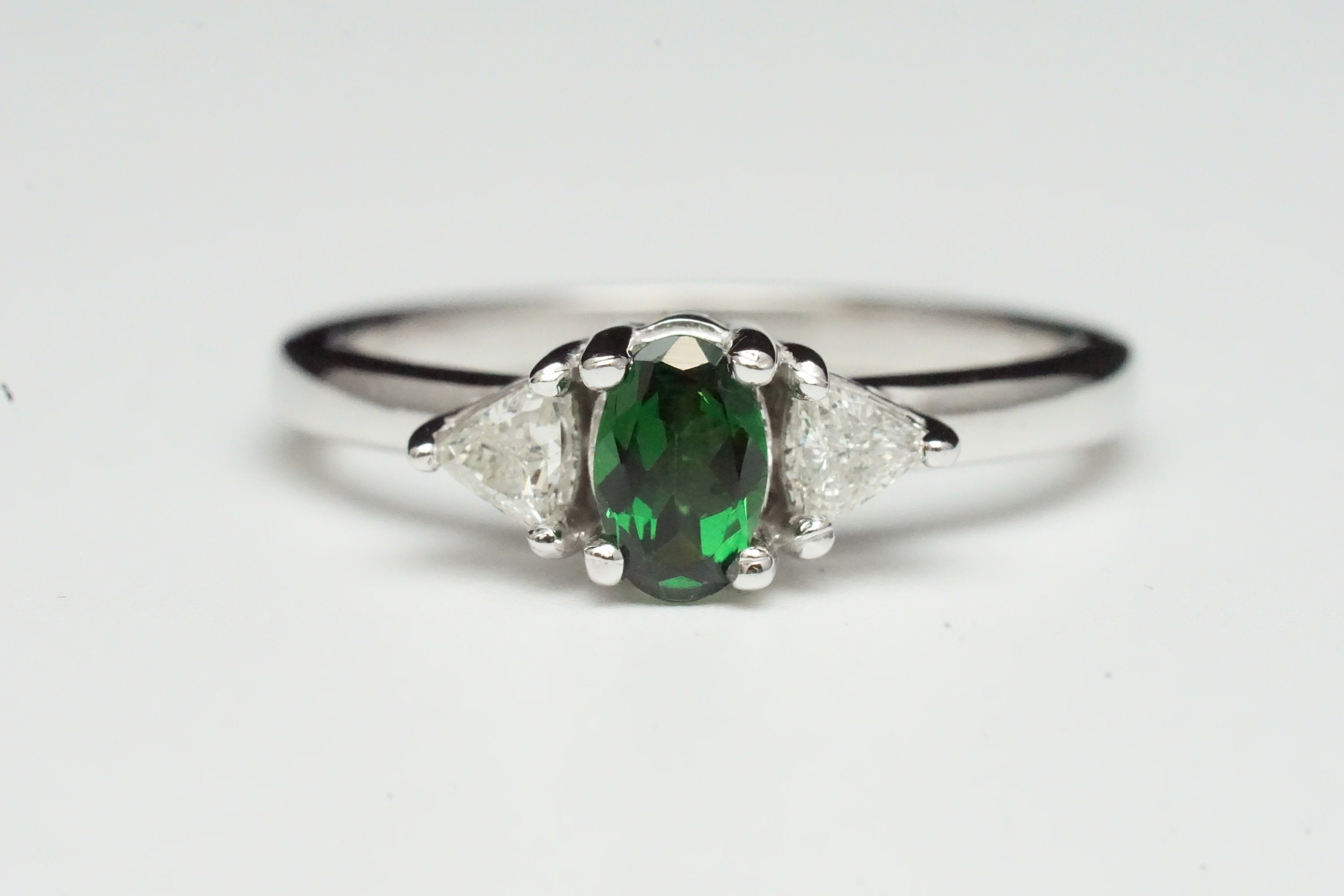 14K White Gold Oval Cut Green Chrome Diopside & 1/4cttw Trilliant Cut Diamond 3 Stone Ring (CAT E C6303)