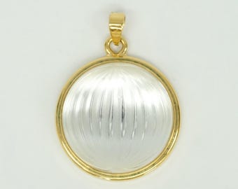 Lalique White Frosted Crystal Domed Pendant Necklace in Gold E9589