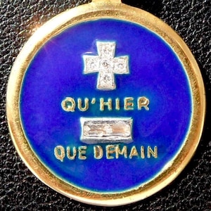 Vintage French &#39; + qu&#39;hier - que demain &#39; Charm / Love pendant / Token, Signed A.AUGIS, 18k Gold