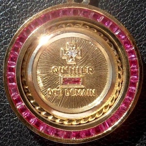 Vintage raro francés ' + qu'hier - que demain ' Encanto / Colgante de amor / Ficha, Firmado A.AUGIS, Oro de 18k