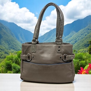 Bolso pequeño tipo cartera con asa superior de piel de becerro color greige Perlina Y2K