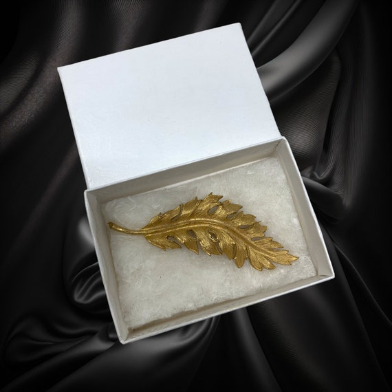 Vintage Coro 1961 Brooch Textured Gold Tone Curle… - image 5